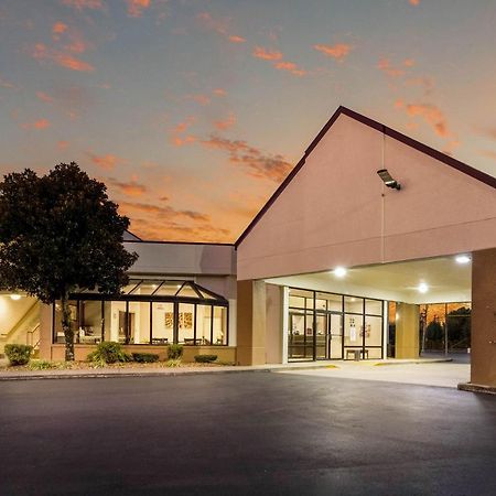 Red Roof Inn Clarksville Bagian luar foto