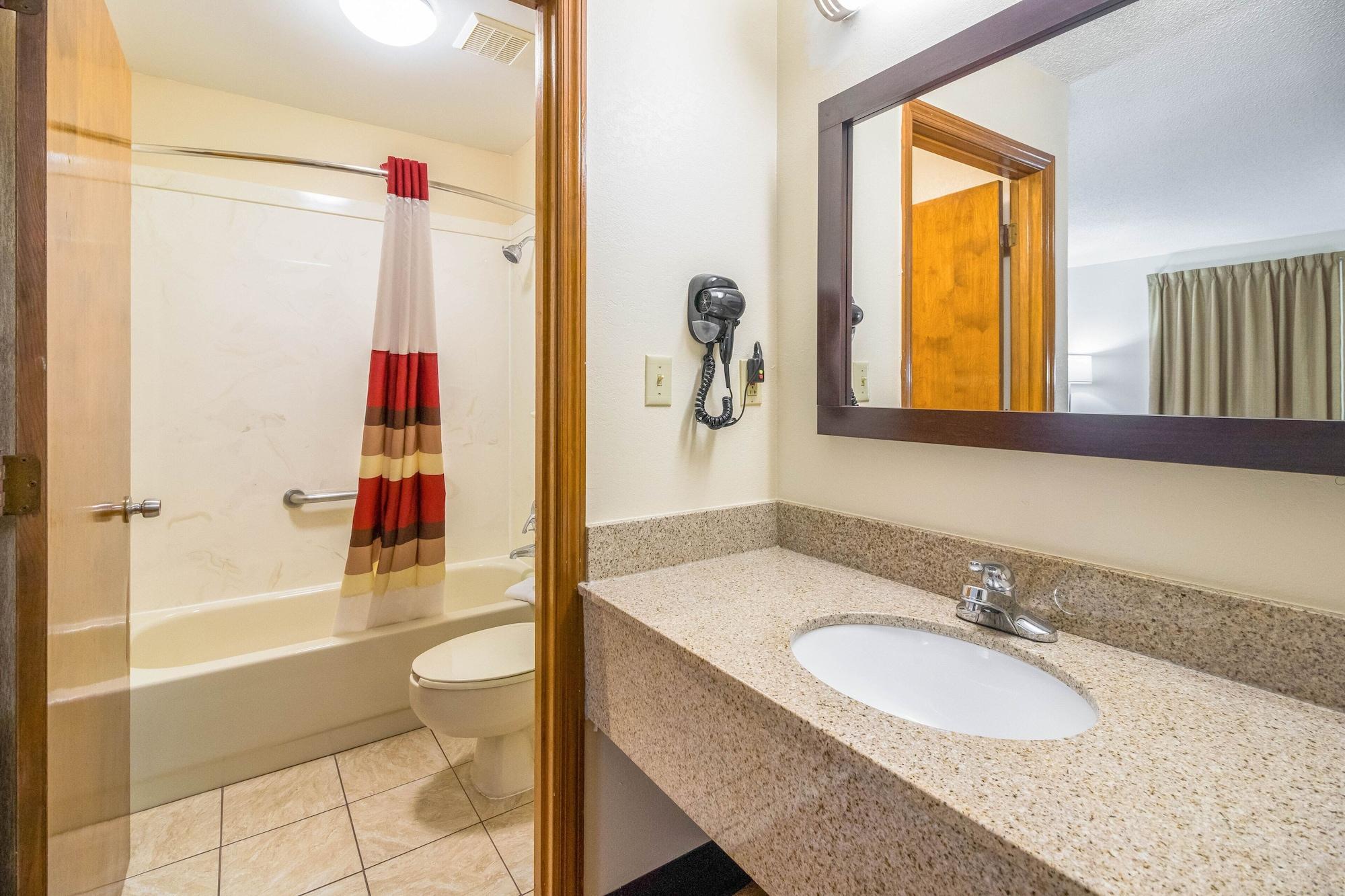Red Roof Inn Clarksville Bagian luar foto
