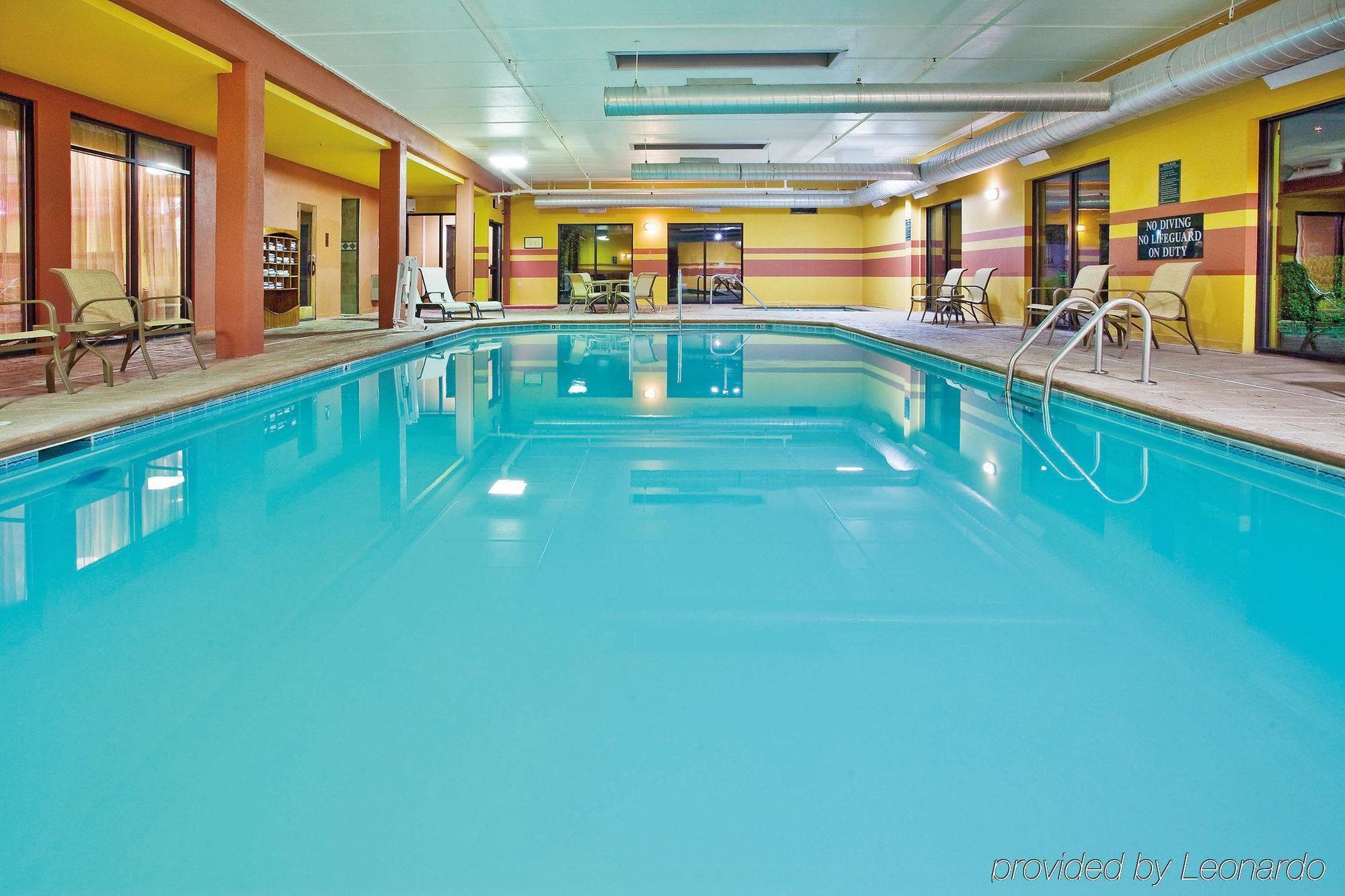 Red Roof Inn Clarksville Bagian luar foto
