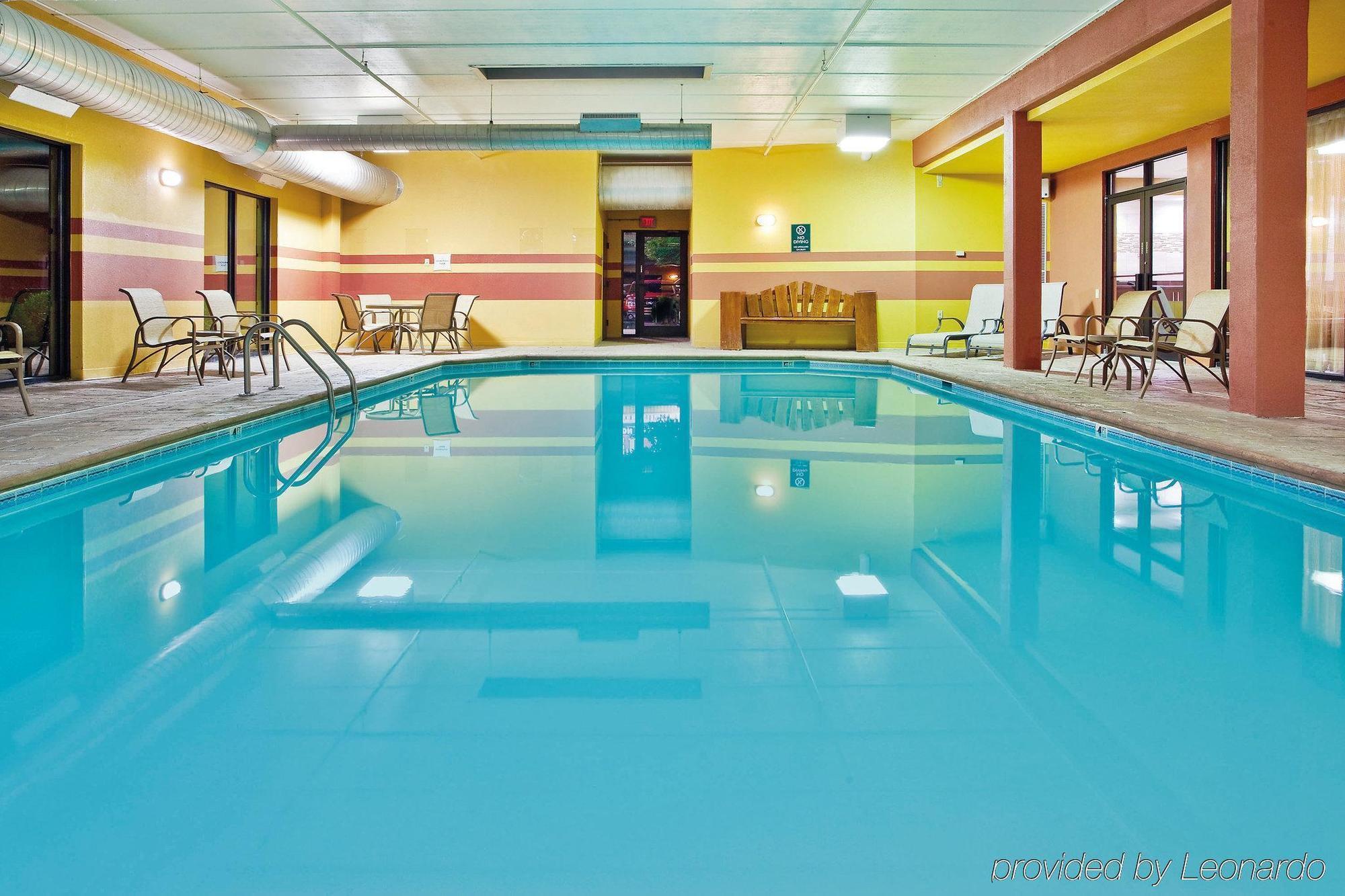 Red Roof Inn Clarksville Bagian luar foto