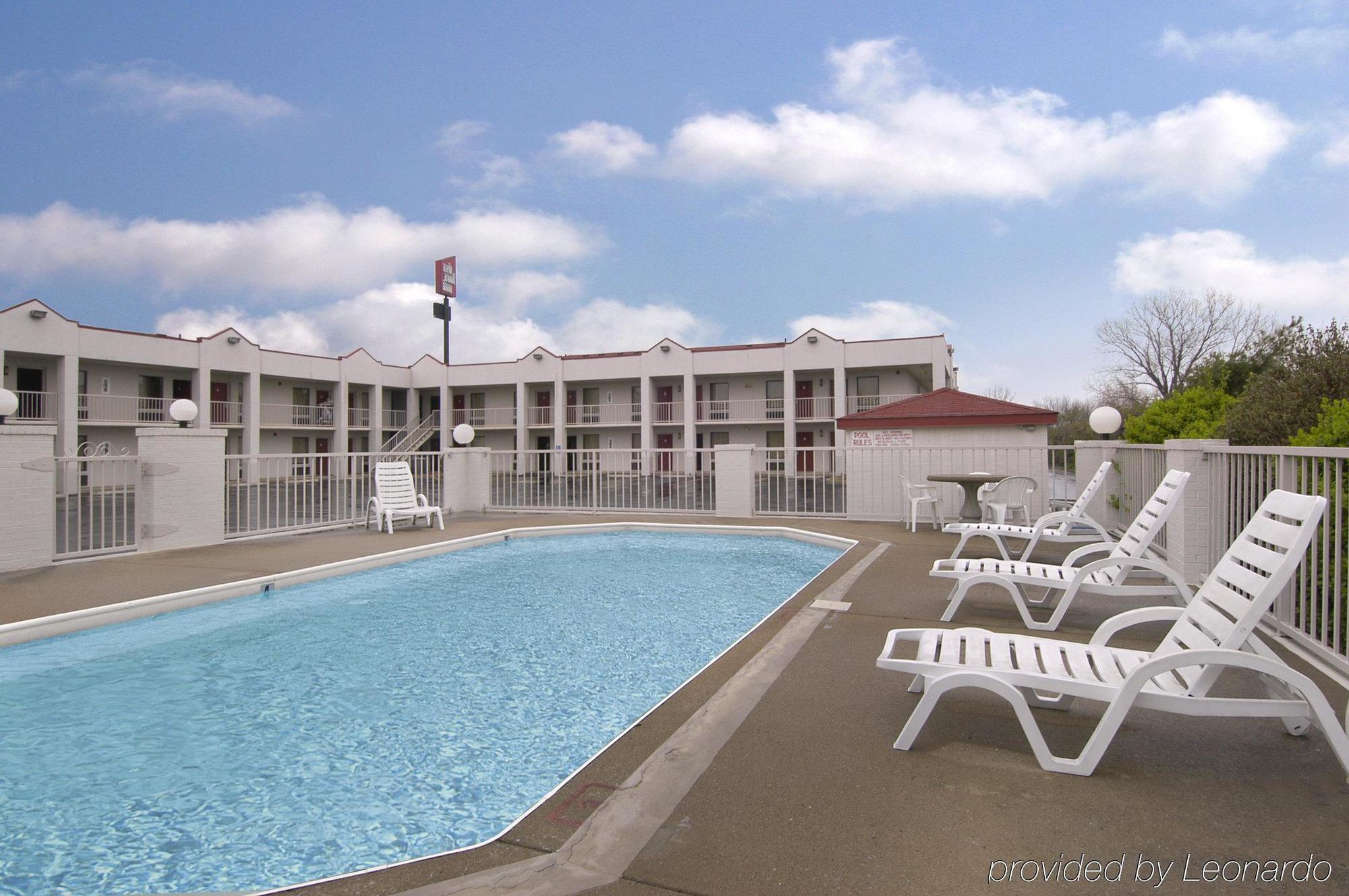 Red Roof Inn Clarksville Bagian luar foto