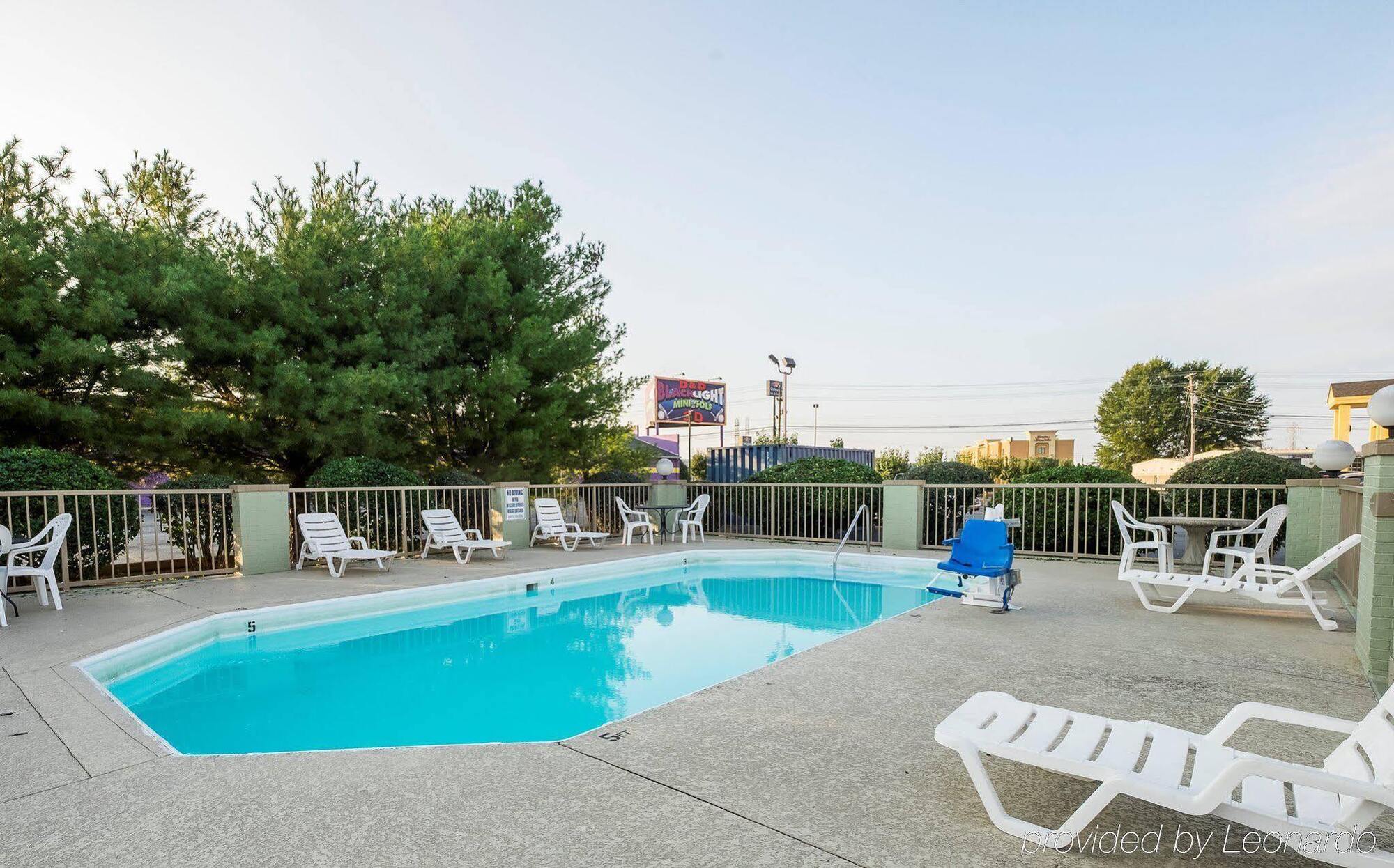 Red Roof Inn Clarksville Bagian luar foto