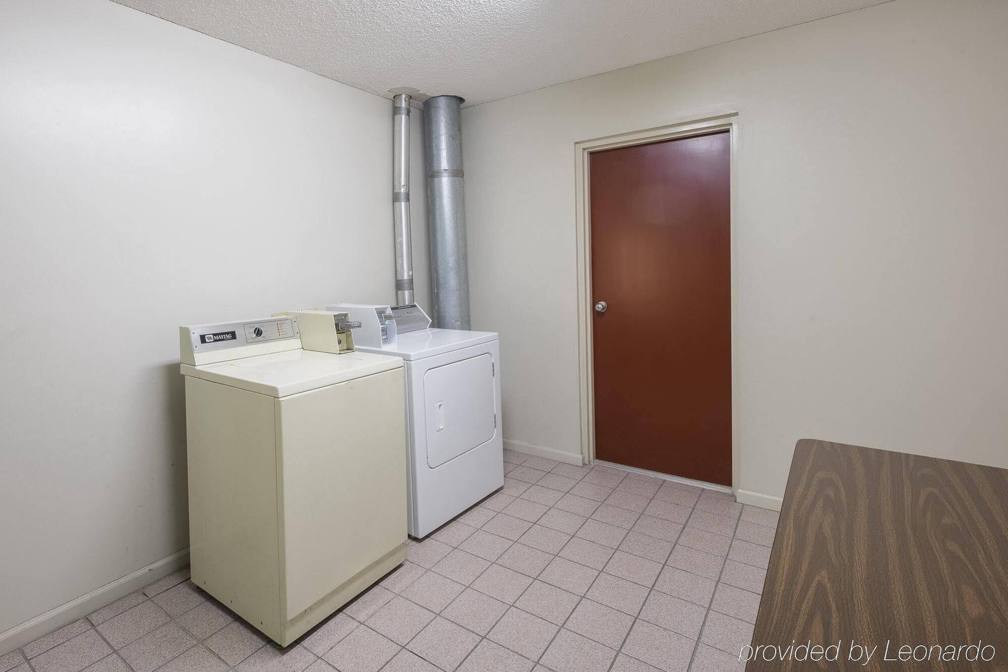 Red Roof Inn Clarksville Bagian luar foto